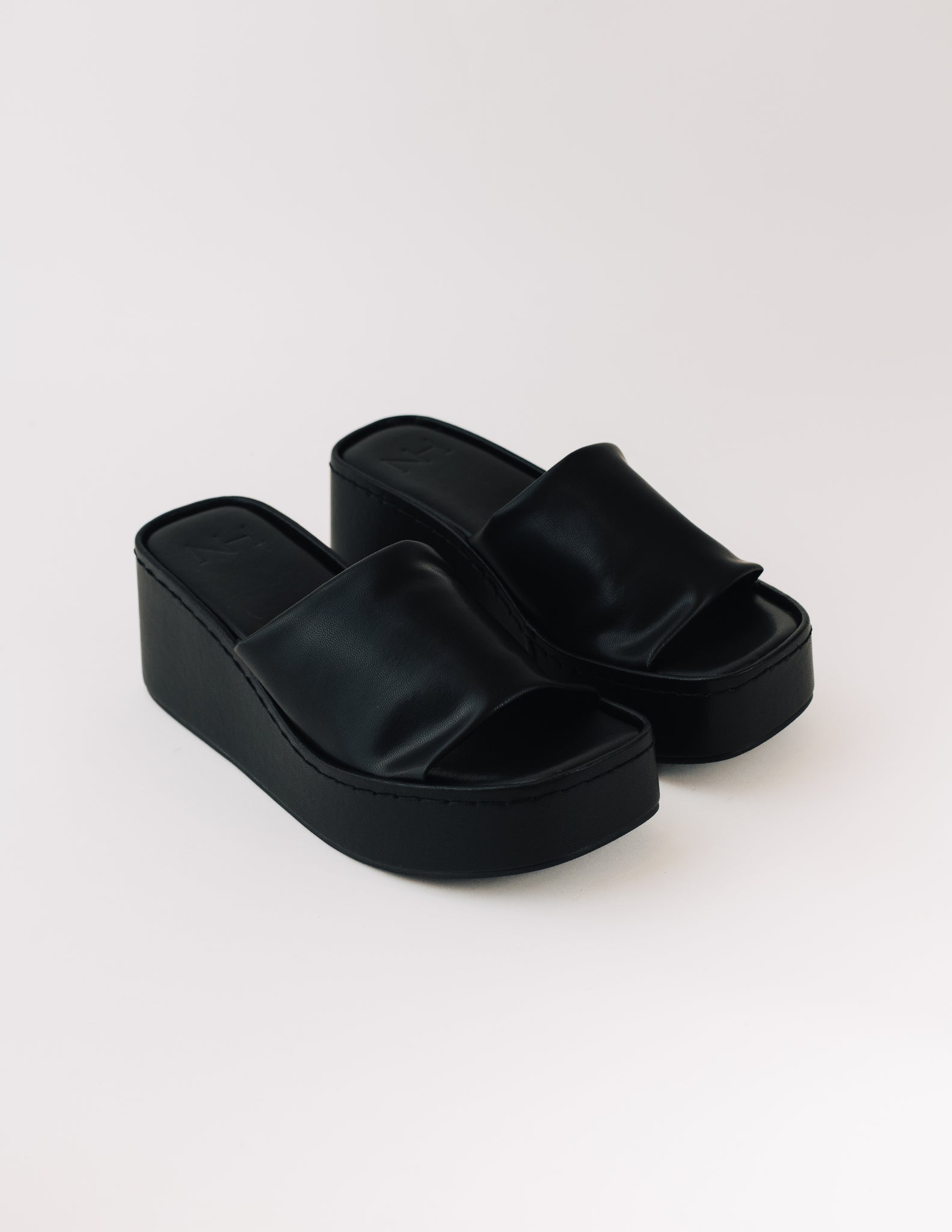 NH Amy Wedge Platform Sandals (Black)