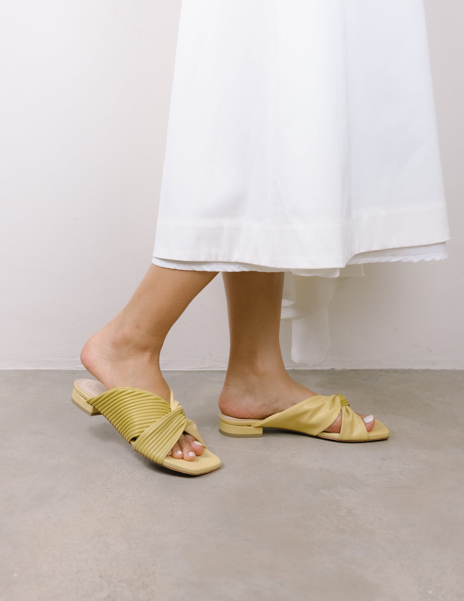 Dewi Flat Sandals (Pastel Yellow)