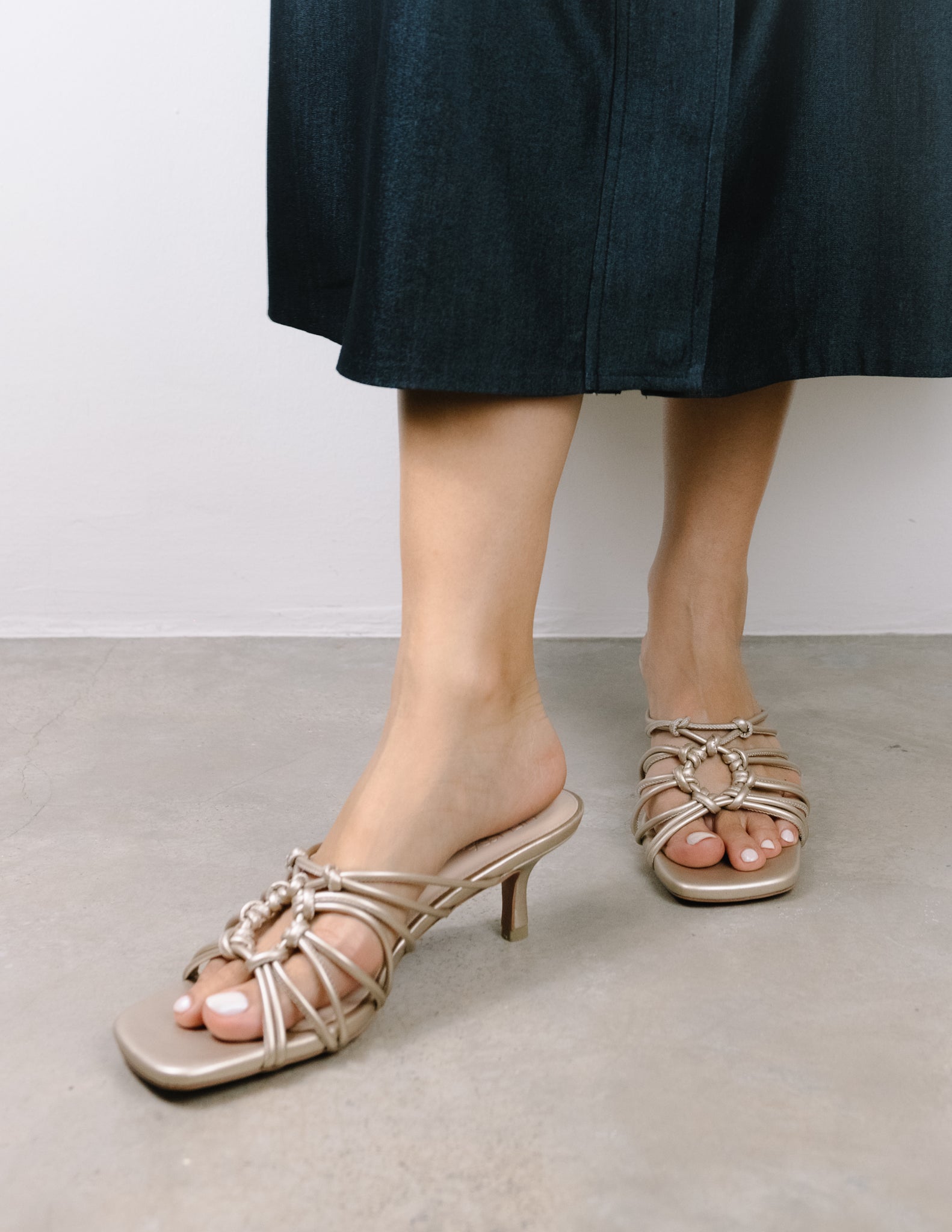 Hafsa Knotted Heel Sandals (Gold)